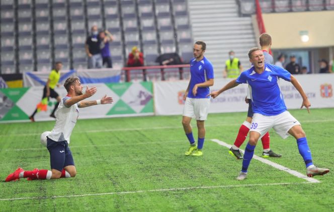 Антон Кобялко забивает в дебютном матче за "Динамо-Барнаул". Фото: ФК "Иртыш"