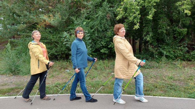 В Бийске прошёл открытый урок по северной (скандинавской) ходьбе