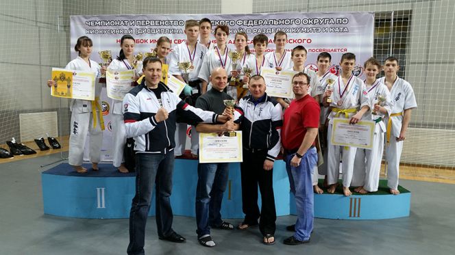 Алтайские спортсмены выступили на чемпионате и первенстве СФО по каратэ киокушинкай.