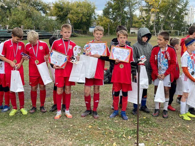 В Барнауле прошёл турнир памяти основателя ФК «Патриот» Виталия Крючкова