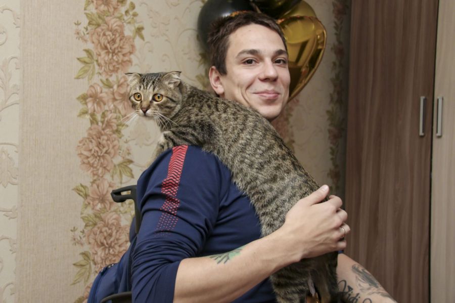 Роман Жданов с домашним любимцем. Фото: Виталий Барабаш