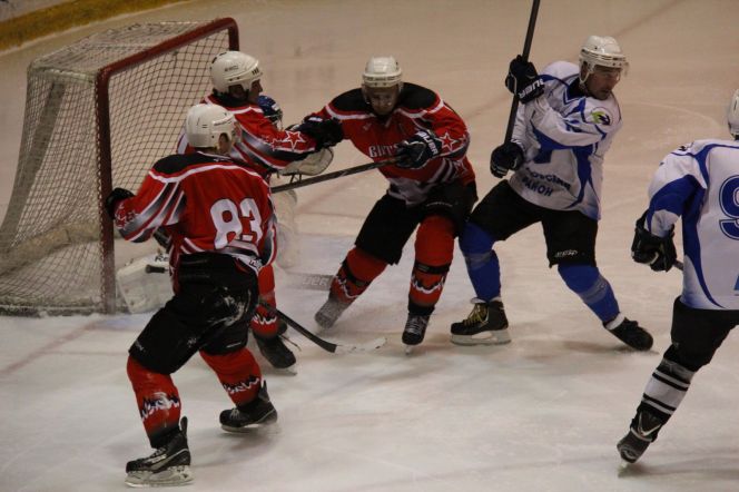 Звание чемпиона Алтайского края завоевал алейский «Витязь», обыгравший в финале «Шахтер» из Рубцовского района со счетом 6:5.