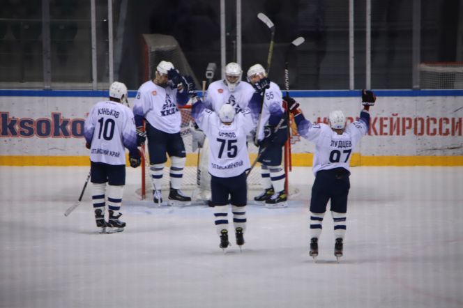 ХК "Динамо-Алтай" вышел в лидеры первенства ВХЛ