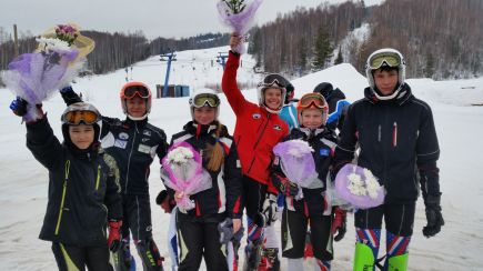 Горнолыжники края завершили зимний спортивный сезон участием в IX турнире городов Сибири и Дальнего Востока «Памяти Валерия Зверева».