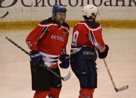 Согласно регламенту