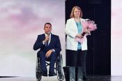 Бийский пловец Роман Жданов и его тренер Елена Соколова стали лауреатами XVI премии Паралимпийского комитета России "Возвращение в жизнь"
