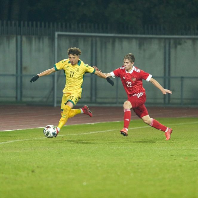 Кирилл Боженов  в матче с Литвой провёл на поле все 90 минут и помог нашей молодёжке одержать уверенную победу