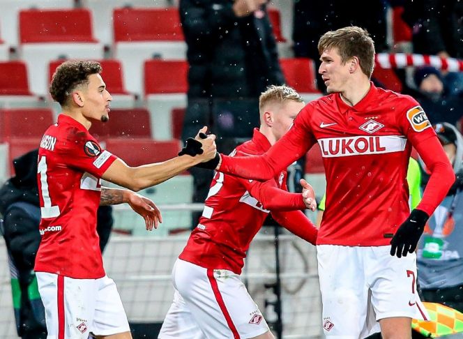 Авторы трех голов "Спартака" в матче с английским "Лестером" (3:4) - Джордан Ларссон и Александр Соболев, который оформил дубль. Фото: ФК "Спартак-Москва"