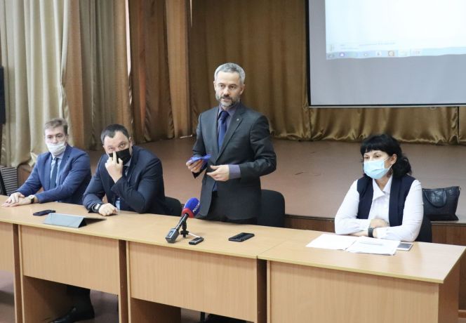 В ходе рабочей встречи представители организаций спортивной отрасли выясняли, как работать в новых условиях