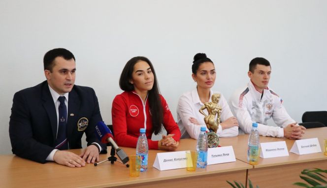 Участники пресс-конференции: Денис Капустин, Татьяна Леер, Нелли Мошкина и Евгений Шобик. Фото: Александр Чёрный/"Алтайский спорт"