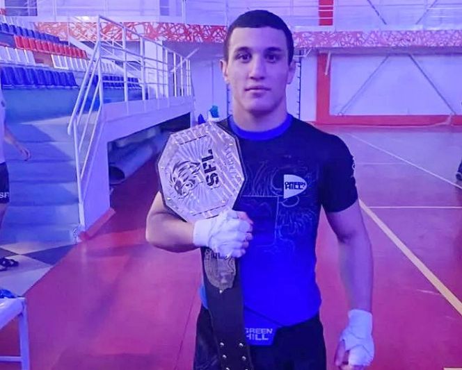 Барнаульский боец Ровшан Рустамов – обладатель пояса Сибирской бойцовской лиги