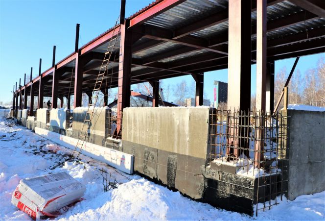 Строящийся физкультурно-оздоровительный комплекс на стадионе "Лабиринт"