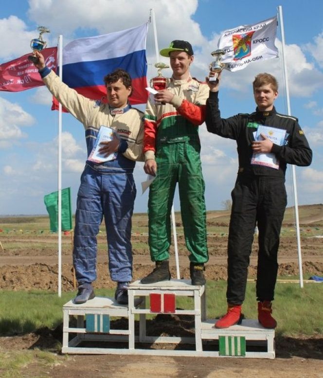 В Алтайском крае состоялась первая гонка летнего сезона по автокроссу. 