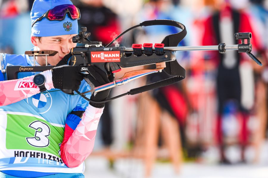 Даниил Серохвостов на огневом рубеже 2-го этапа эстафеты. Фото: СБР