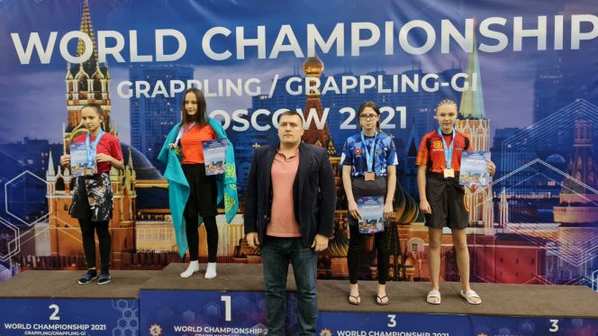 Светлана Калашникова (справа) - бронзовый призер первенства мира