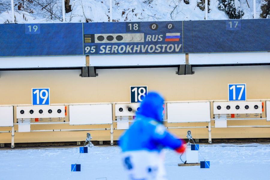 Пятеро российских биатлонистов ( в их числе и Даниил Серохвостов из Заринска) попали в топ-20 спринтерской гонки в Анси. Фото: СБР