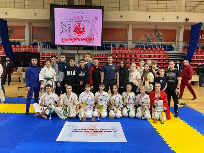 Алтайские каратисты завоевали восемь медалей первенства России по киокусинкай 