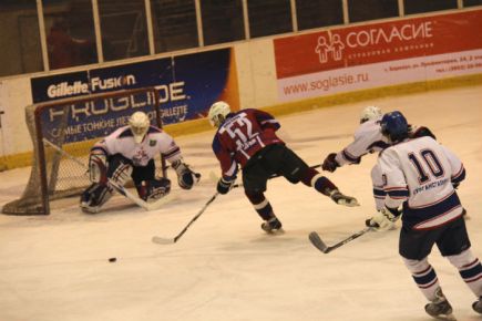 В повторном матче на своём льду «Алтай» выиграл у курганского «Зауралья-2» – 4:0 (фото).