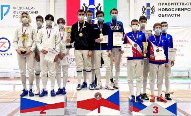 Команда саблистов Алтайского края завоевала бронзу Всероссийского кадетского турнира на призы Станислава Позднякова