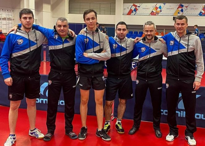 На фото слева направо: Илья Ронин, Степан Багиян, Александр Волошин, 
Эдуард Апагуни, Алексей Перфильев, Артём Панченко