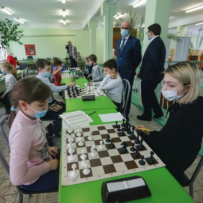 Команда 42-й барнаульской гимназии выиграла городской финал «Белая ладья» среди школьников 