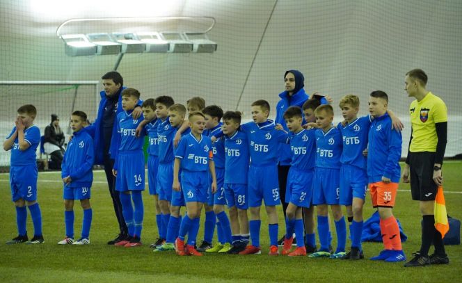 Команда барнаульской Академии "Динамо" заняла четвертое место на своем первом турнире и привезла в Барнаул приз «Лучшему бомбардиру»