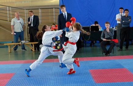 Алтайские каратистки завоевали две медали на межрегиональных соревнованиях в Омске.
