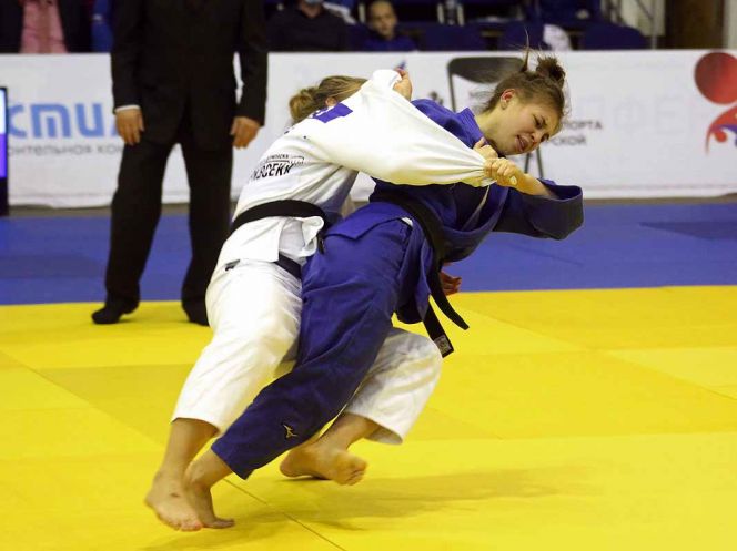 На Всероссийском турнире "Дружба народов" в Новосибирске борцы Алтайского края завоевали четыре медали 