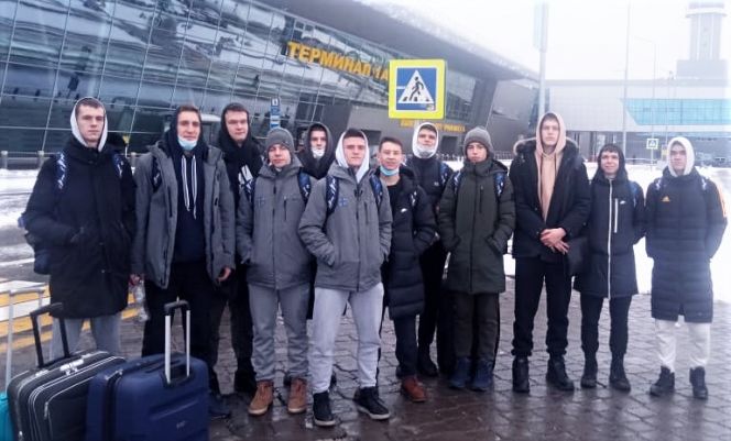 Команда "АлтайБаскет" в аэропорту