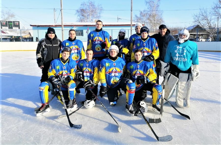 Команда Ключевского района - победитель отборочного турнира по хоккею. Фото: Виктория Кукуречко/"Степной маяк" 