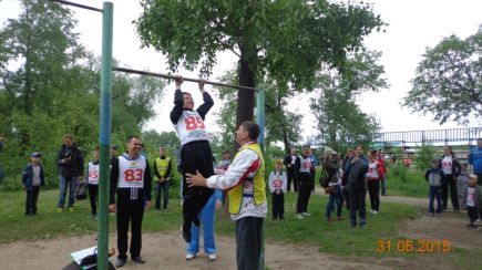 В Рубцовске прошли соревнования среди спортивных семей, посвященные Дню защиты детей.