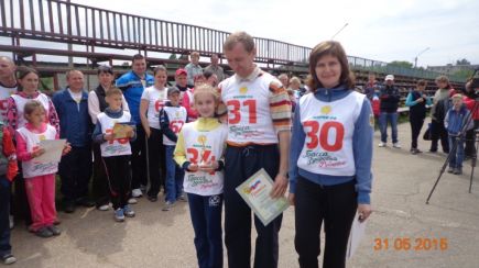 В Рубцовске прошли соревнования среди спортивных семей, посвященные Дню защиты детей.