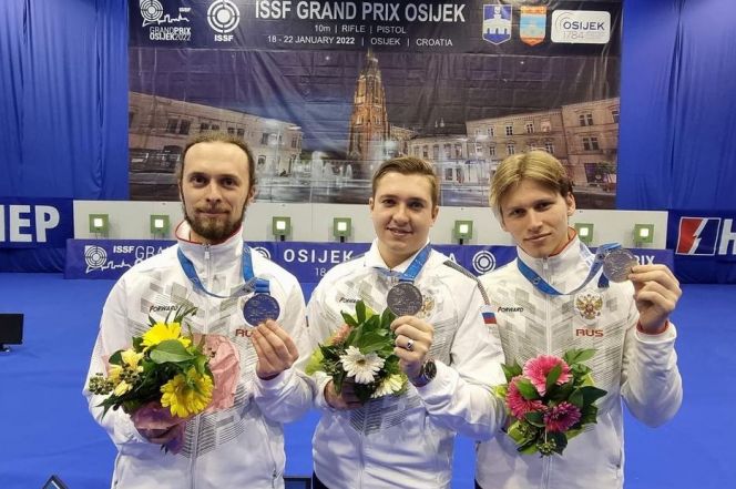 Сборная России - серебряный призёр Гран-При Международной федерации стрелкового спорта.  Слева направо: Сергей Каменский, Евгений Потапов и Илья Марсов. Фото: Стрелковый Союз России