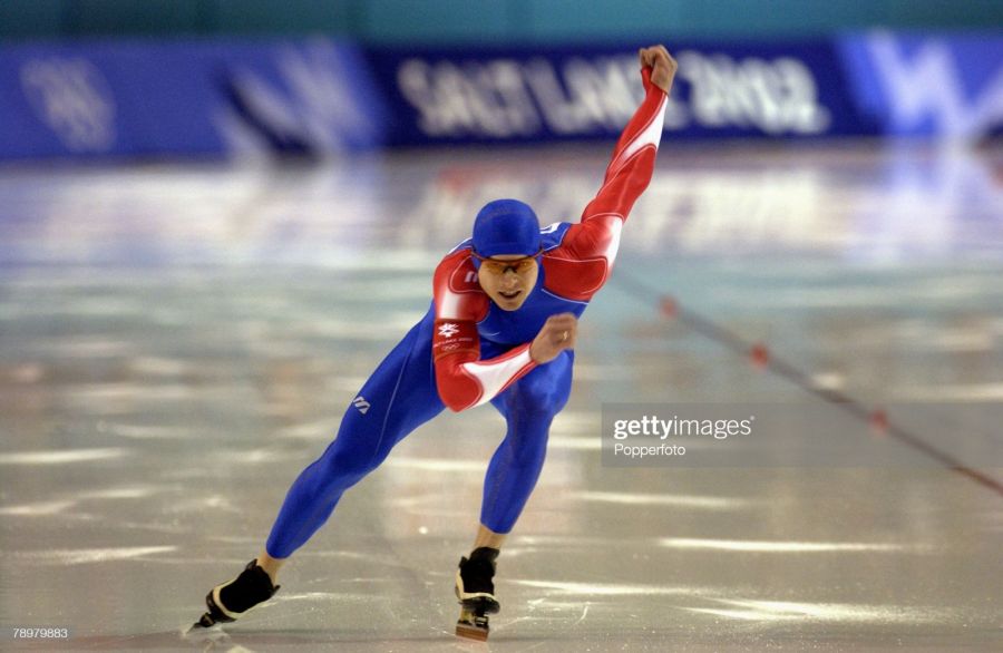 12 февраля 2002 года. Олимпиада в Солт-Лейк-Сити. Барнаулец Сергей Клевченя на дистанции 500 м. Фото: Getty Images