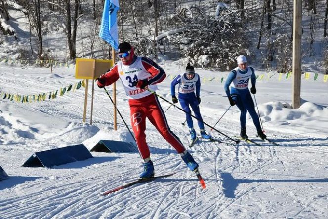 Фото с отборочных стартов лыжников в Алтайском районе