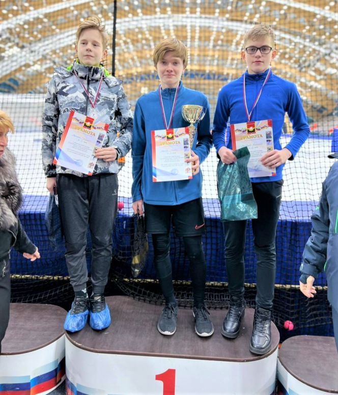 Четыре золотые медали завоевали алтайские конькобежцы на межрегиональных соревнованиях на призы Натальи Шиве