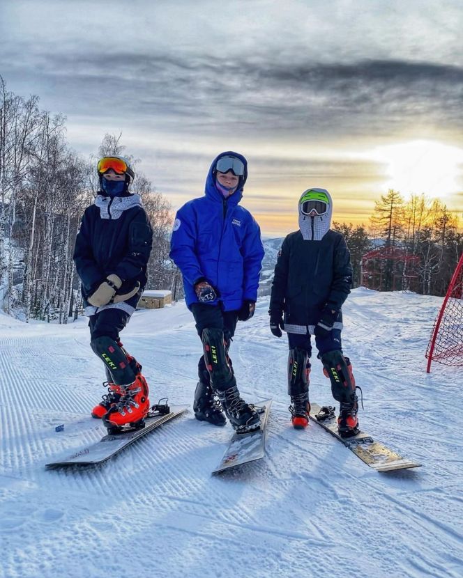 На фото слева направо: Дарья Фадеева, Антон Траут и Мария Травиничева
