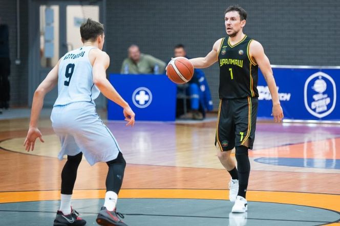 Фрагмент матча "Купол-Родники" - "Уралмаш". Фото: РФБ