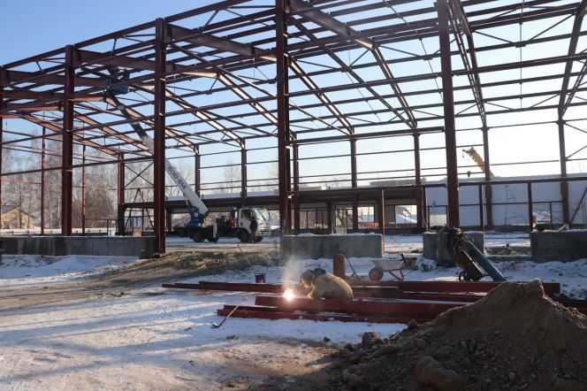 Строящийся ФОК на улице Юрина