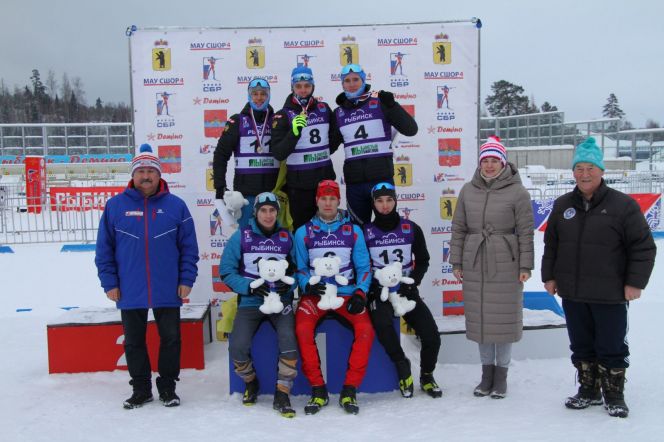 Расширенный подиум суперпасьюта на юниорском первенстве России в Дёмино. Олег Домичек под номером 11. Фото: Денис Николаев