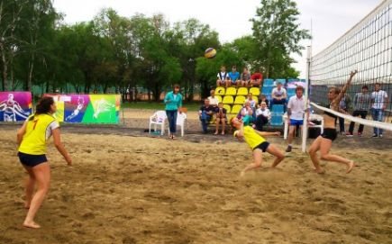 Алтайские волейболистки вышли в финал VII летней Спартакиады учащихся России по пляжному волейболу.