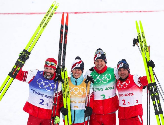 Сергей Устюгов, Денис Спицов, Александр Большунов и Алексей Червоткин. Фото: Сергей Бобылев/ТАСС