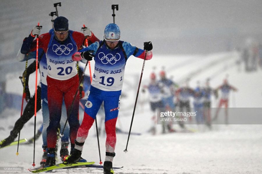 Даниил Серохвостов (№19) во время гонки преследования. Фото: Getty Images 