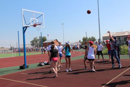 В Советском районе торжественно открылась спортивная площадка, построенная по проекту «Газпром – детям» (фото).  