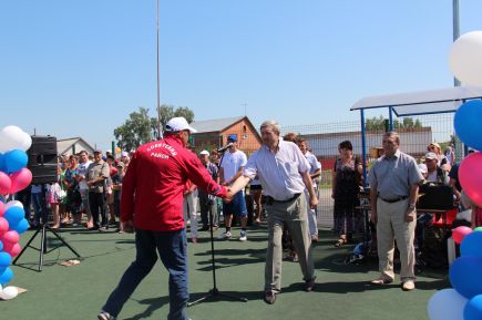 В Советском районе торжественно открылась спортивная площадка, построенная по проекту «Газпром – детям» (фото).  