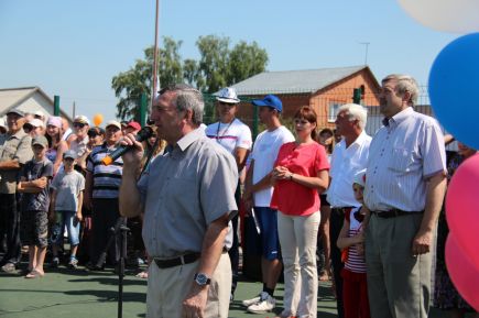 В Советском районе торжественно открылась спортивная площадка, построенная по проекту «Газпром – детям» (фото).  