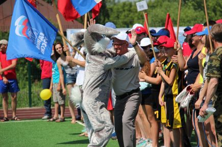 В Советском районе торжественно открылась спортивная площадка, построенная по проекту «Газпром – детям» (фото).  