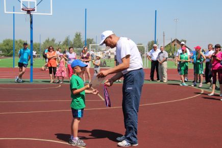 В Советском районе торжественно открылась спортивная площадка, построенная по проекту «Газпром – детям» (фото).  
