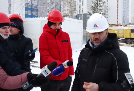 Барнаульские журналисты совершили второй выезд на места ремонта и строительства спортобъектов 