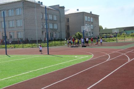 В Советском районе торжественно открылась спортивная площадка, построенная по проекту «Газпром – детям» (фото).  